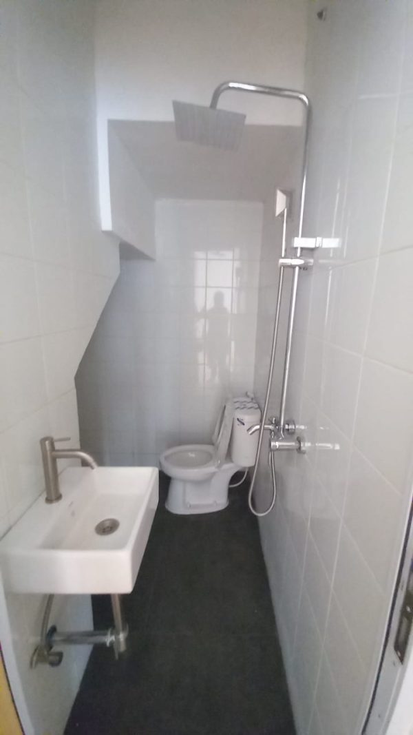 Rumah Minimalis Modern di Pesanggrahan Mewah, Cantik, dan Strategis di Larangan, Tangerang